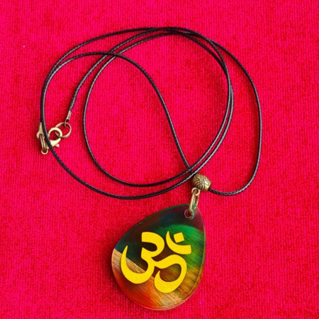 Кулон с ОМ зеленый