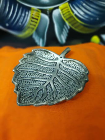 Подставка лист серебряный