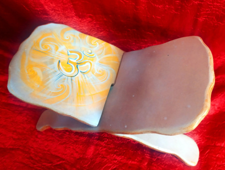 Подставка с мантрой ОМ