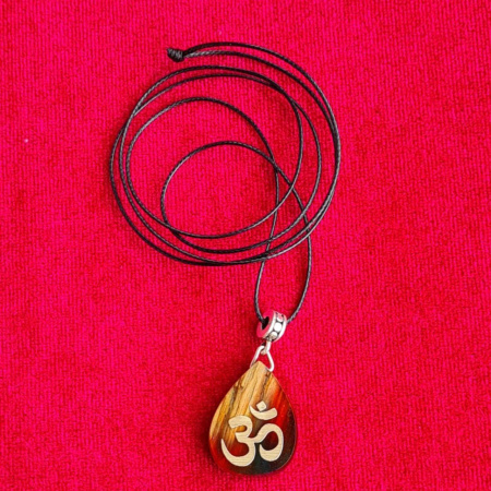 Кулон с ОМ золотистый