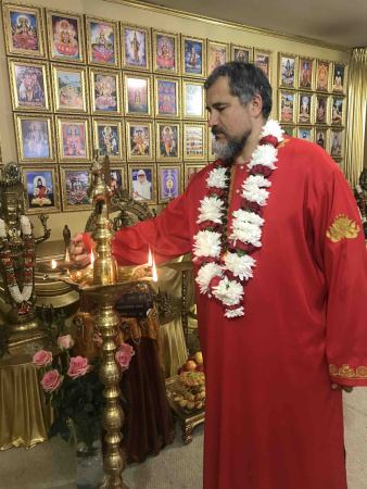 Поднесение санкальпы на пуджу в Шива Према Сагар ашраме